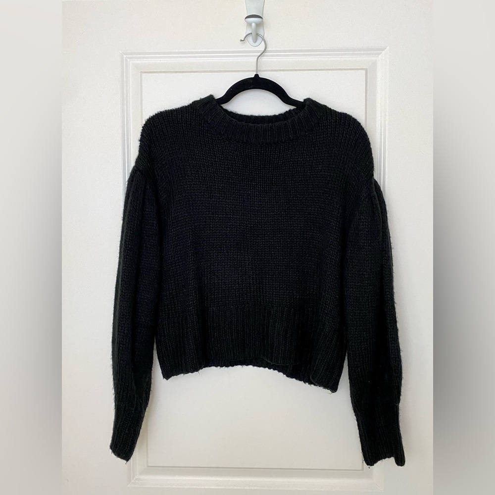 H&M Women's Black Sweater Slightly Cropped With Balloon Sleeves Size Medium